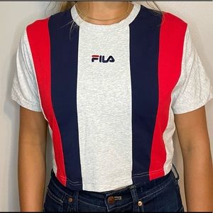 Fila Red, grey, and blue cropped tee! 95% cotton 5%Elastane. Fits like S